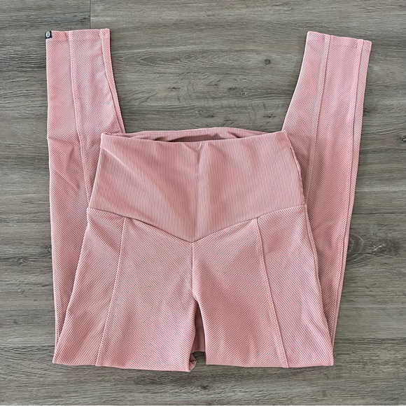 Onzie Ribbed Sweetheart Midi Leggings - Picture 6 of 14